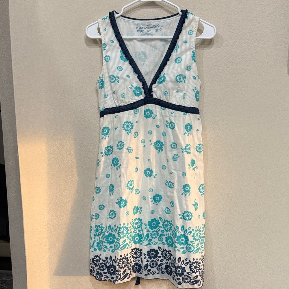 Aeropostale Floral V-Neck Dress in Blue and White W Thin Slip Under Size Small